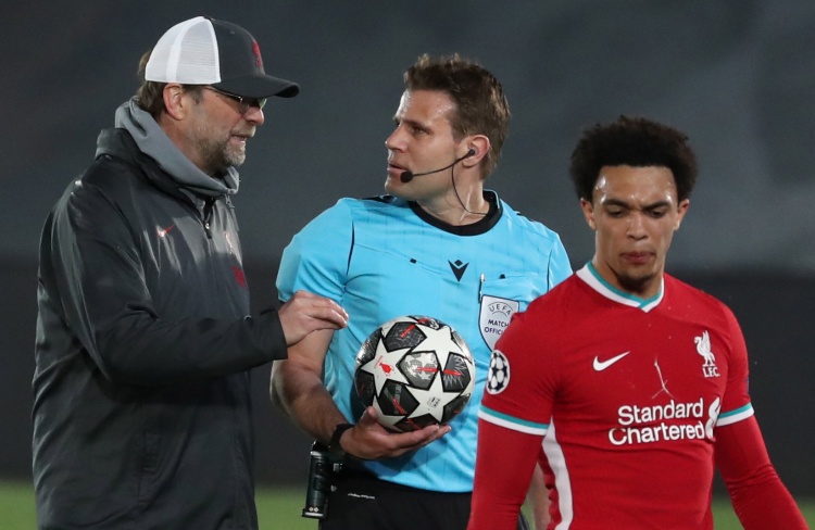 综合体育热门话题讨论 赛场内外焦点事件