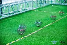 詹姆斯关键时刻连拿10分创赛季新高，头戴皇冠引球迷欢呼模仿